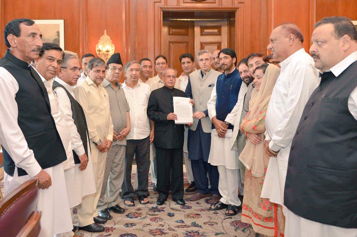 Opposition parties led by Omar Abdullah presents memorandum to President of India over Kashmir killings